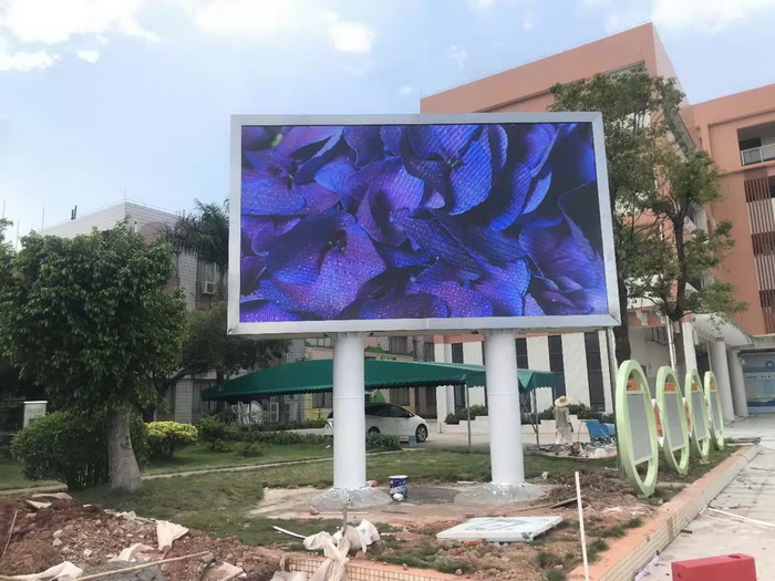 Outdoor screen